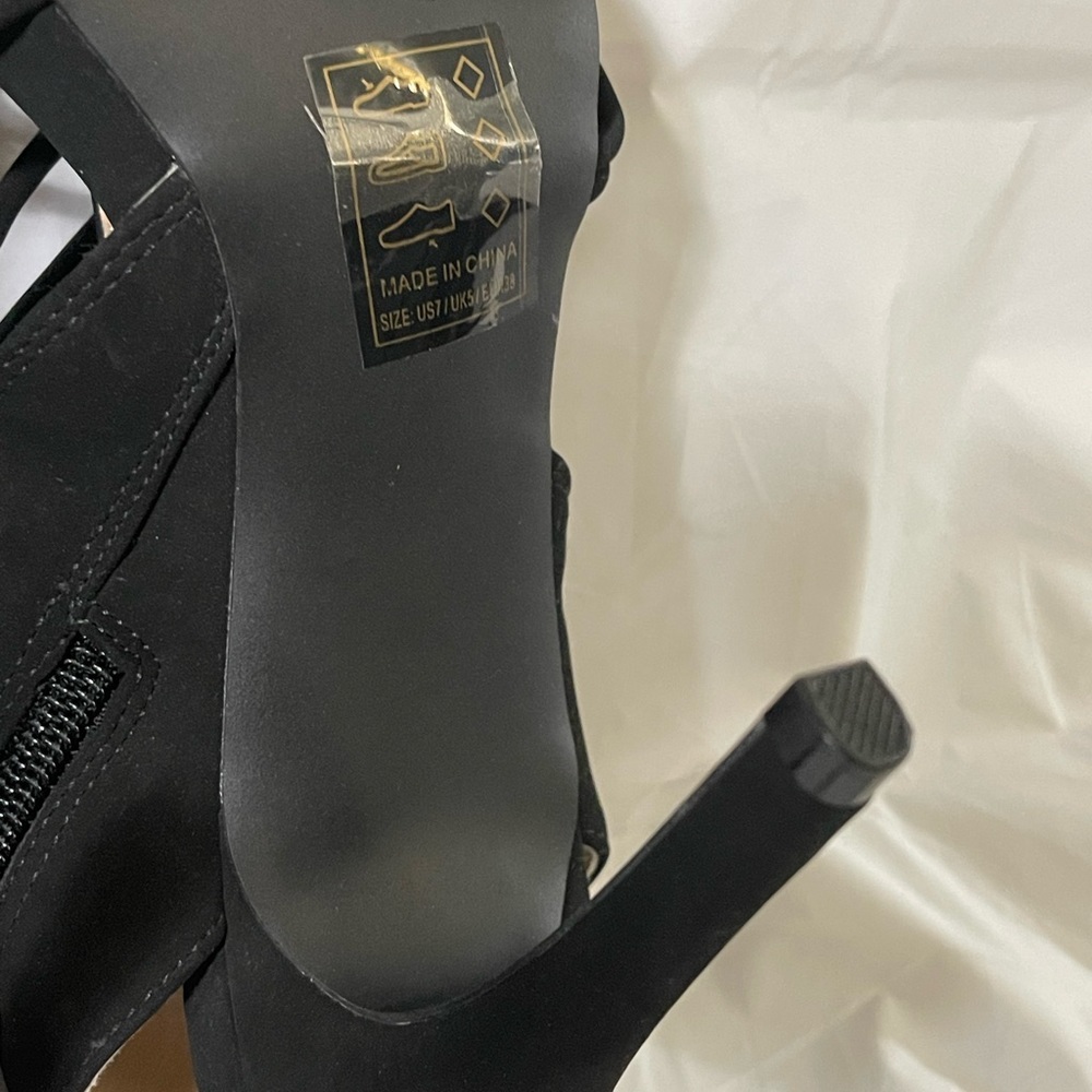 Qupid womens new never worn size 7 black shoes with zipper and straps - Picture 7 of 10